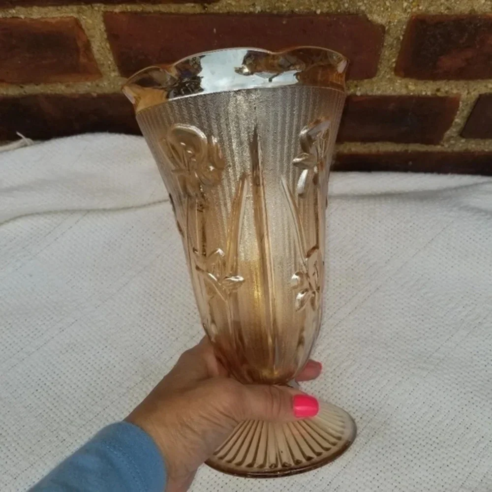 Vintage carnival glass‎ vase